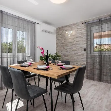 Villa Fancy Children Playground,jacuzzi,pool *