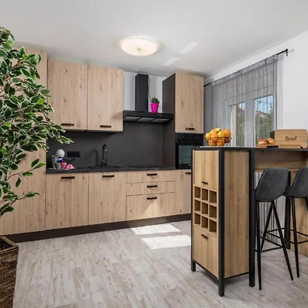 Villa Fancy Children Playground,jacuzzi,pool Matulji